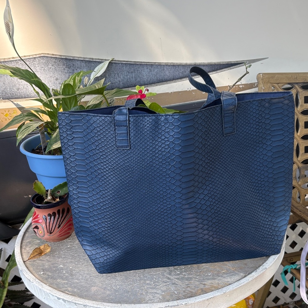 Classic Navy Textured Tote Bag - Unbranded